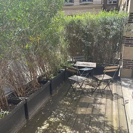 Beautiful With Terrace In 8 Paris