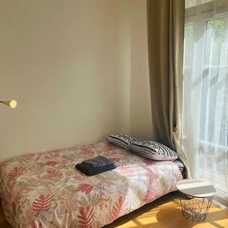 Beautiful With Terrace In 8 * Paris