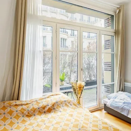 Beautiful With Terrace & Cinema In 8 Apartmán