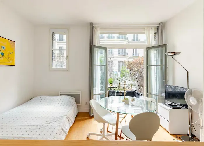 Beautiful With Terrace & Cinema In 8